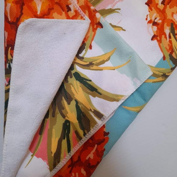 ● NWT Pineaple Microfiber Pool Sandproof Beach Towel - Picture 2 of 11